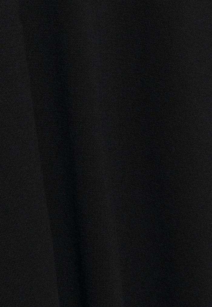 Zign Robe Pull - Black – Image 6