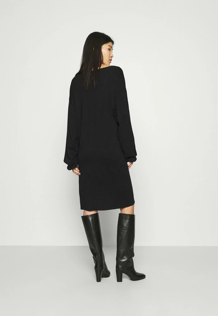 Zign Robe Pull - Black – Image 3